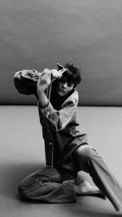 3x1_video_16_b-w_v1.00_00_08_09.still002