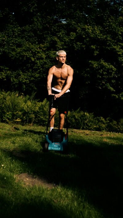 hunq_1-5_4k.00_00_34_20.still007