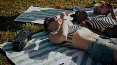 komono_v2_16x9_final.00_00_01_11.still004